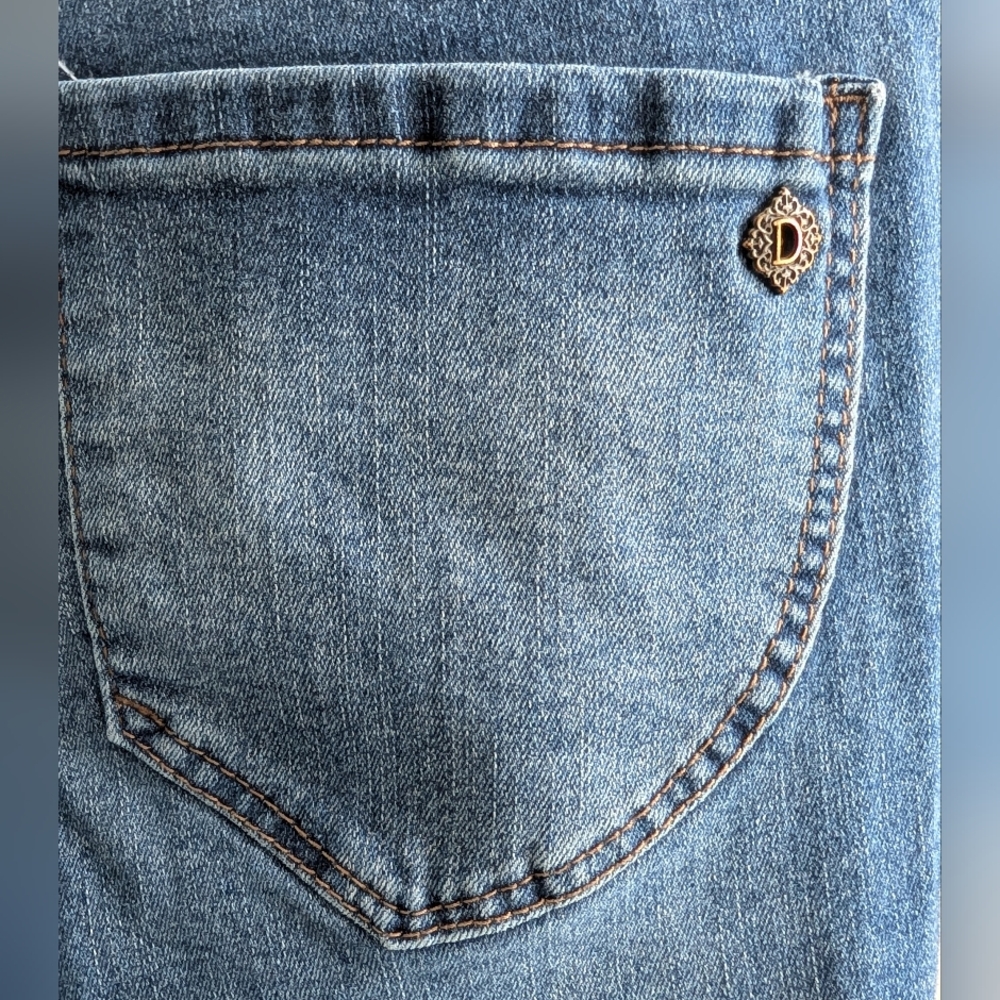 Democracy Ab-Solution Mid-Wash Fray Hem Ankle Jeans - Picture 12 of 13